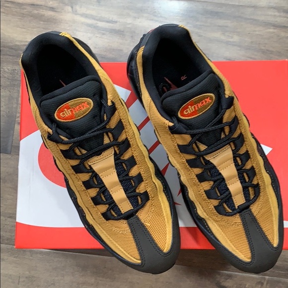 NIKE AIR MAX 95 ESSENTIAL men’s running shoes - Picture 8 of 16